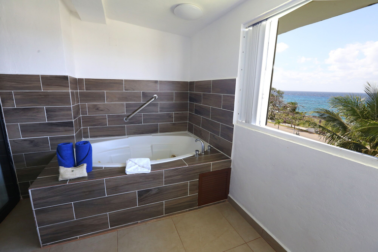 Bathroom 4, Cozumel Hotel & Resort - All Inclusive, Cozumel