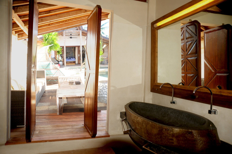 Bathroom 5, Kaleydo Villas, Lombok