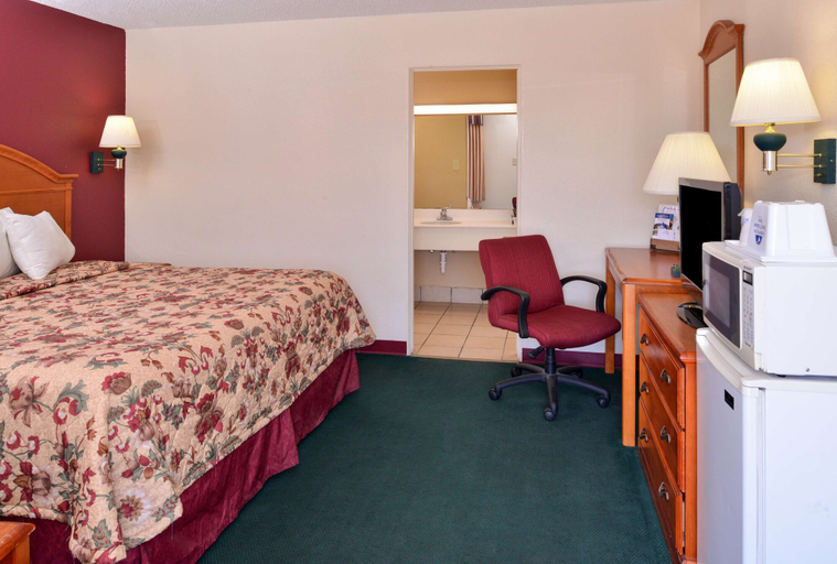 Bedroom 3, Americas Best Value Inn Lubbock E, Lubbock