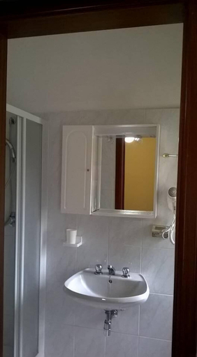 Bathroom 4, Hotel Franca, Ravenna