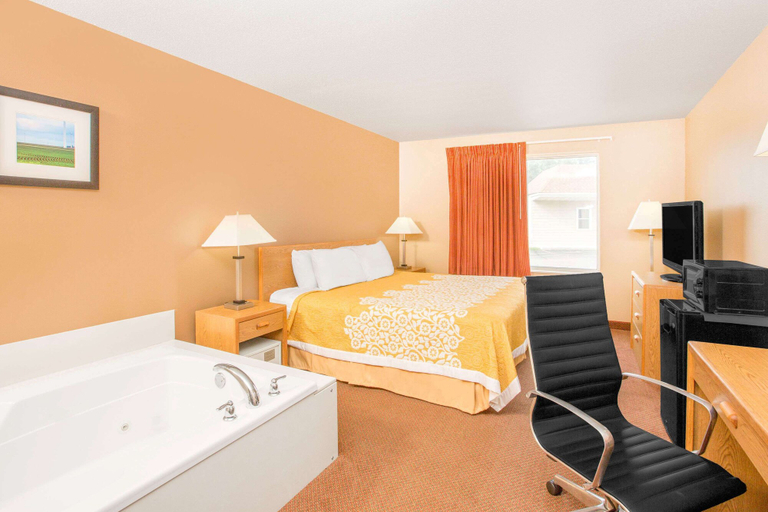 Bedroom 3, Days Inn by Wyndham Worthington, Nobles
