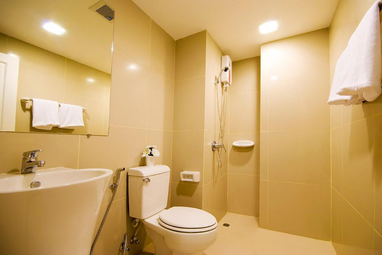 Bathroom 4, Mooks Residence, Pattaya