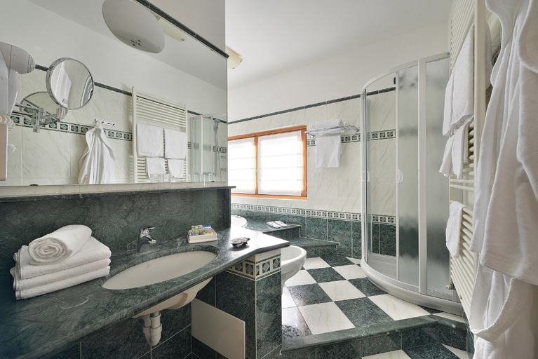 Bathroom 5, Hotel Posta, Sondrio
