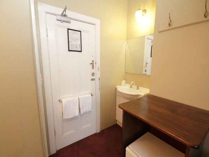 Bathroom 3, Anchorage Seafront Hotel, Victor Harbor