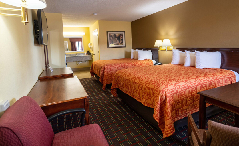 Bedroom 2, Loyalty Inn Hawkinsville, Pulaski
