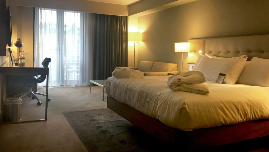 Bedroom 2, DoubleTree by Hilton Lincoln, Lincolnshire