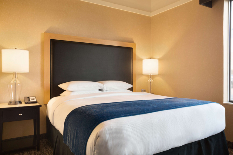 Bedroom 4, DoubleTree by Hilton Hotel Oklahoma City Airport, Oklahoma