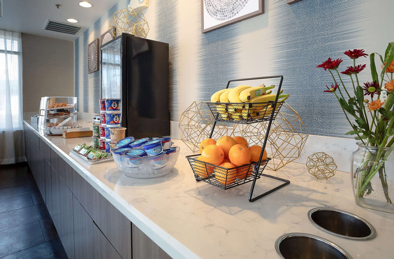Food & Drinks 5, Hawthorn Suites by Wyndham Oakland/Alameda, Alameda