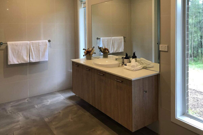 Bathroom 4, Thistle Hill Guest House, Singleton