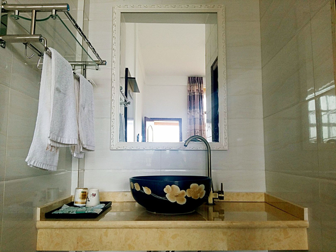 Bathroom 4, The Soul, Wenshan Zhuang and Miao