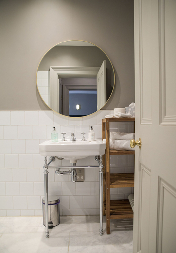 Bathroom 4, No 11, Edinburgh