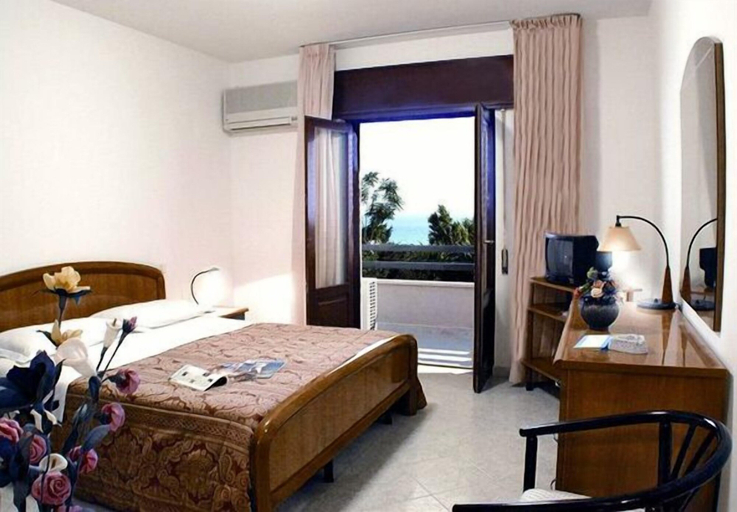 Bedroom 3, Hotel Alceste, Trapani