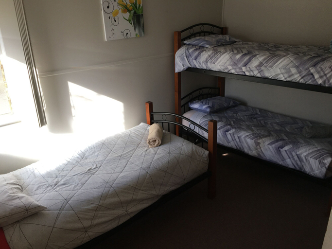 Bedroom 2, Kickback Cottages, E. Gippsland - Bairnsdale