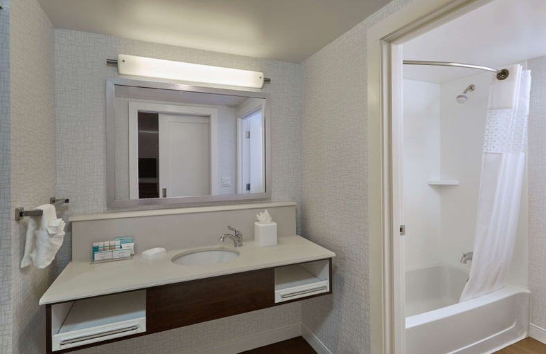 Bathroom 4, Hampton Inn & Suites Hood River, Hood River