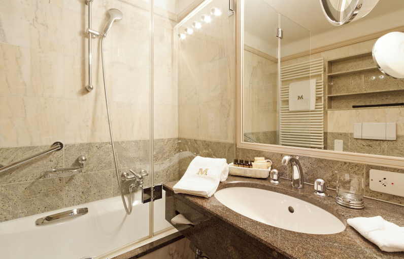 Bathroom 5, Art Boutique Hotel Monopol, Maloja