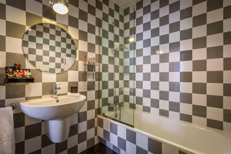 Bathroom 4, Room Mate Mario, Madrid, Madrid