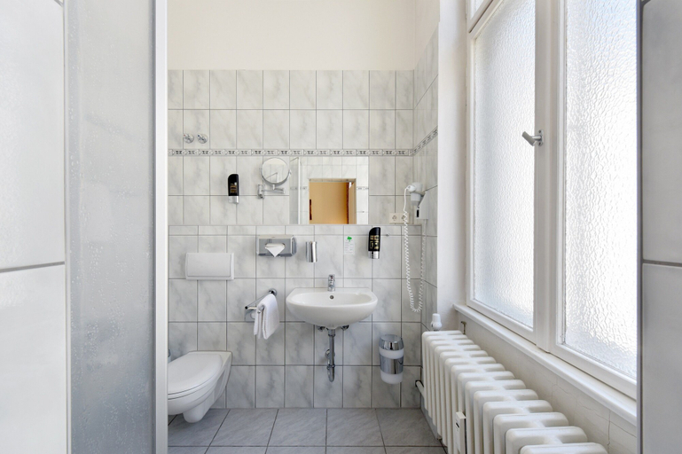Bathroom 4, Hotel Tiergarten Berlin, Berlin