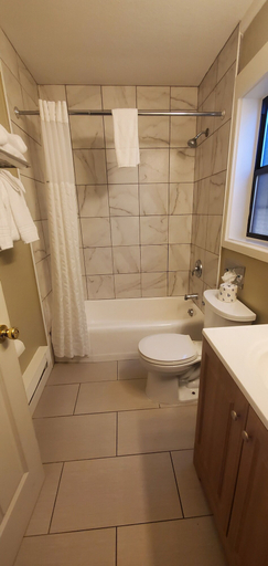 Bathroom 4, Travelodge by Wyndham Fort Bragg, Mendocino