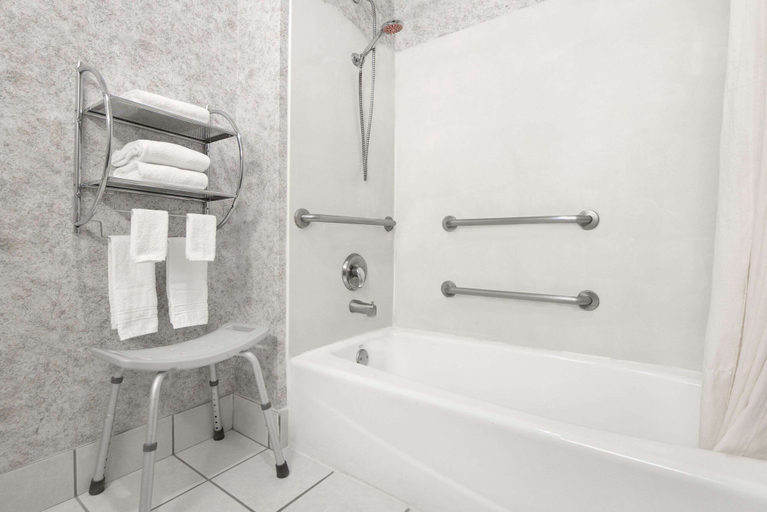 Bathroom 3, Days Inn by Wyndham Vega TX, Oldham