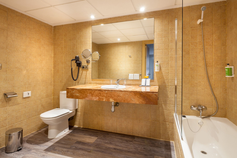 Bathroom 4, Sol Lanzarote - All Inclusive, Las Palmas
