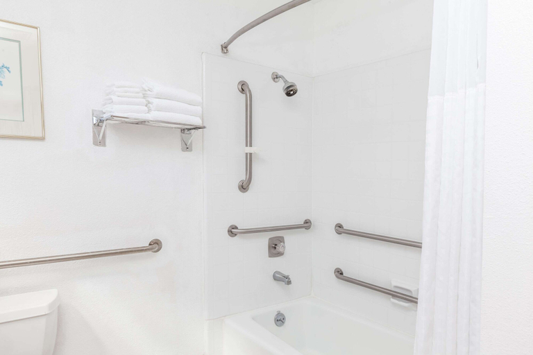 Bathroom 4, Days Inn & Suites by Wyndham Sunnyvale, Santa Clara