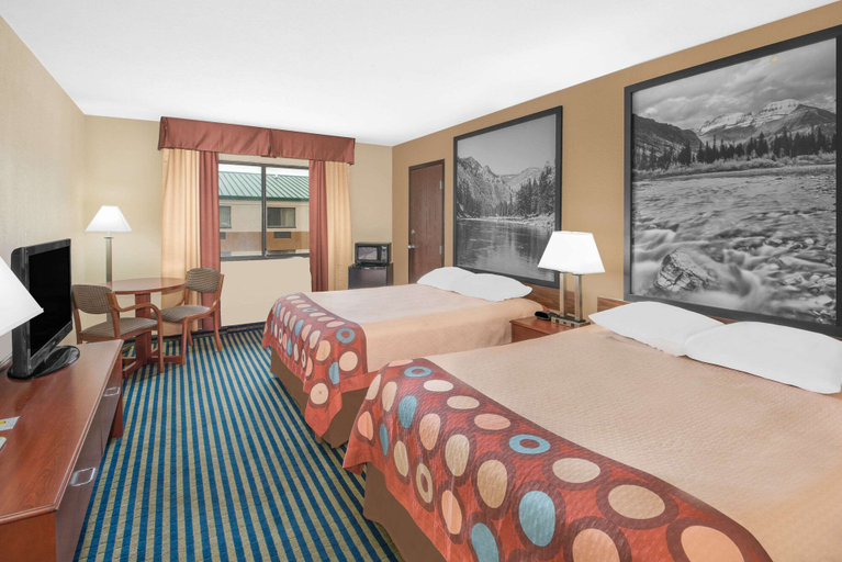 Bedroom 4, Super 8 by Wyndham Marshalltown, Marshall