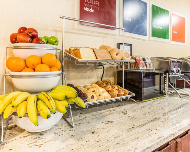 Food & Drinks 4, Comfort Inn & Suites Ballpark Area, Cobb