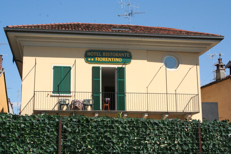 Exterior & Views 23
