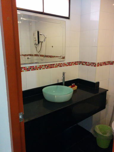 Bathroom 5, Paradise Bungalows, Ko Phangan