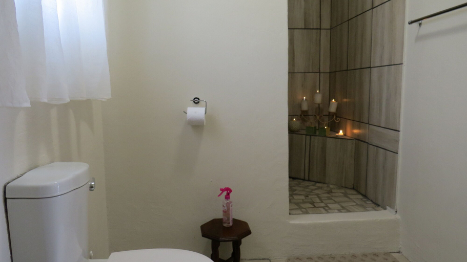 Bathroom, Karoo-Koppie Guesthouse, Pixley ka Seme