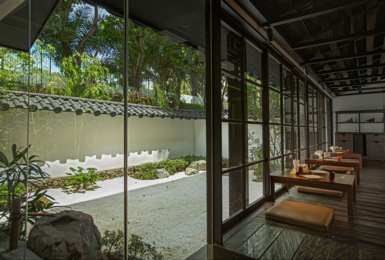 Exterior & Views 28