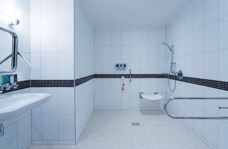 Bathroom 3, Hampton by Hilton Voronezh, Novousmanskiy rayon