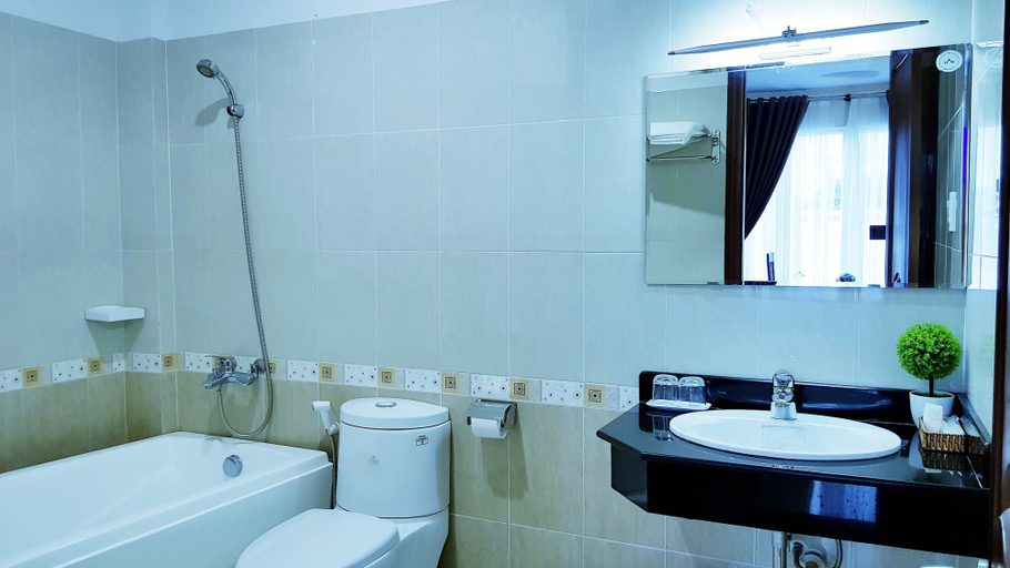 Bathroom 5, Queen Garden Hotel, Vũng Tàu
