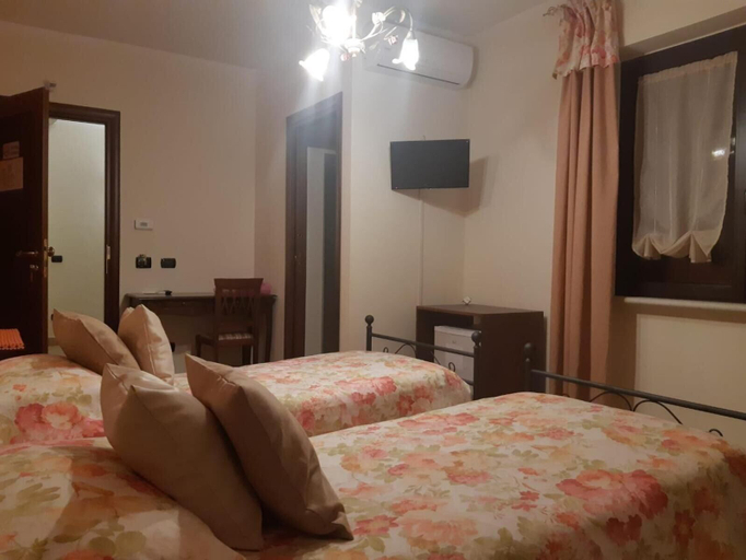 Bedroom 2, Agriturismo Antica Casa Scardone, Frosinone