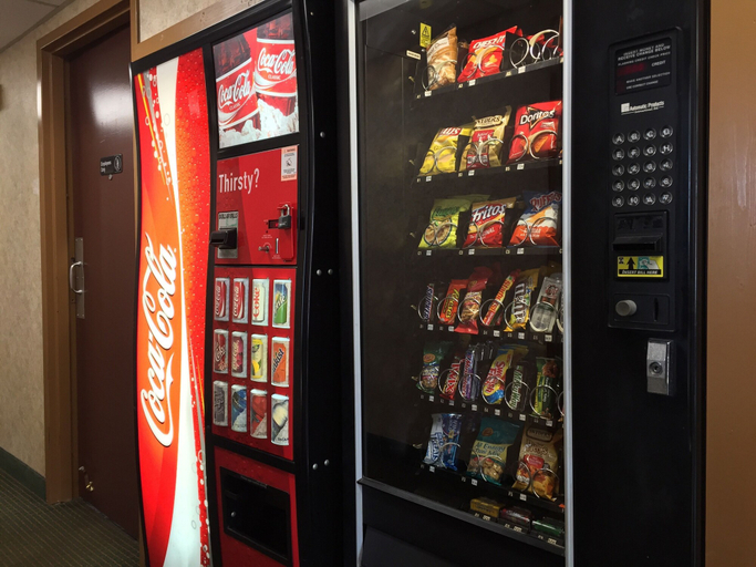 Food & Drinks 5, Super 8 by Wyndham Kenmore/Buffalo/Niagara Falls Area, Erie