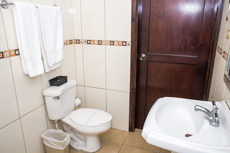 Bathroom 5, Hotel Verona, San Pedro Sula