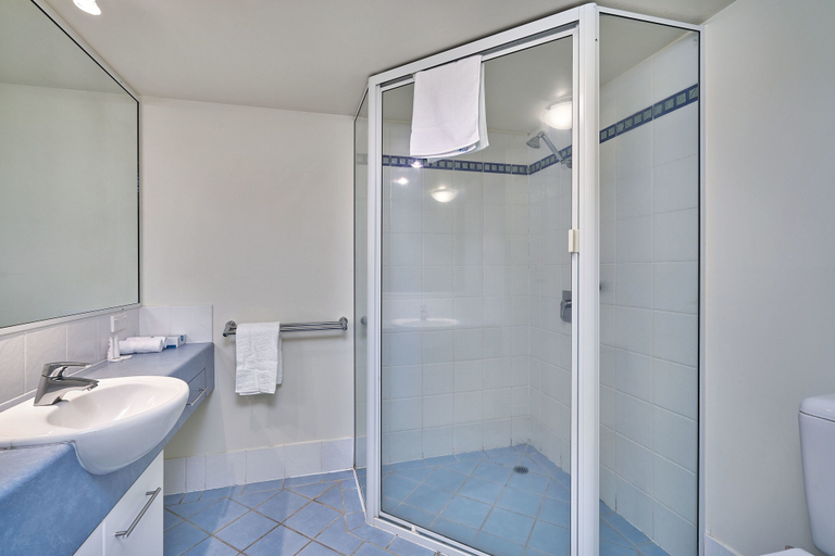 Bathroom 3, North Cove Waterfront Suites, Cairns