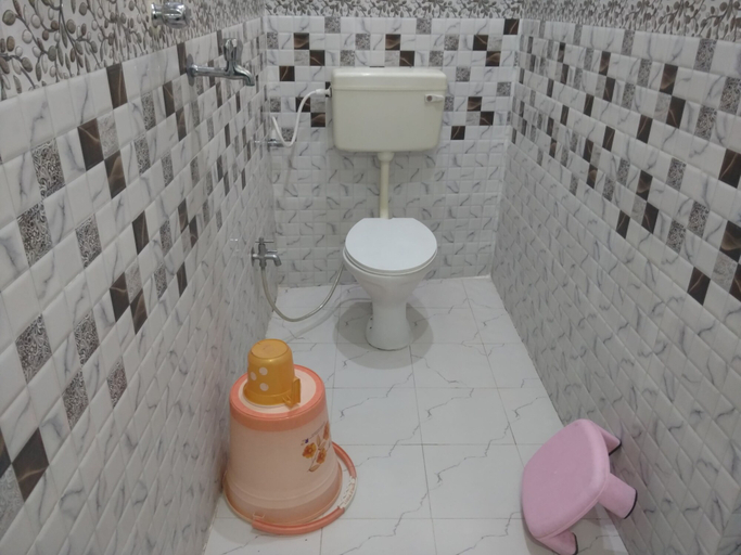 Bathroom 4, City Hotel, Kaushambi