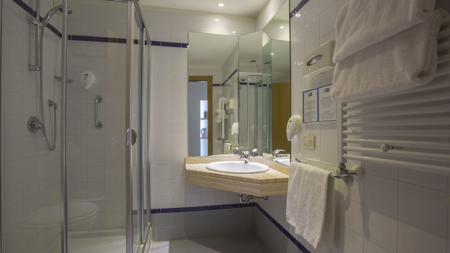 Bathroom 5, GP Hotel, Rome