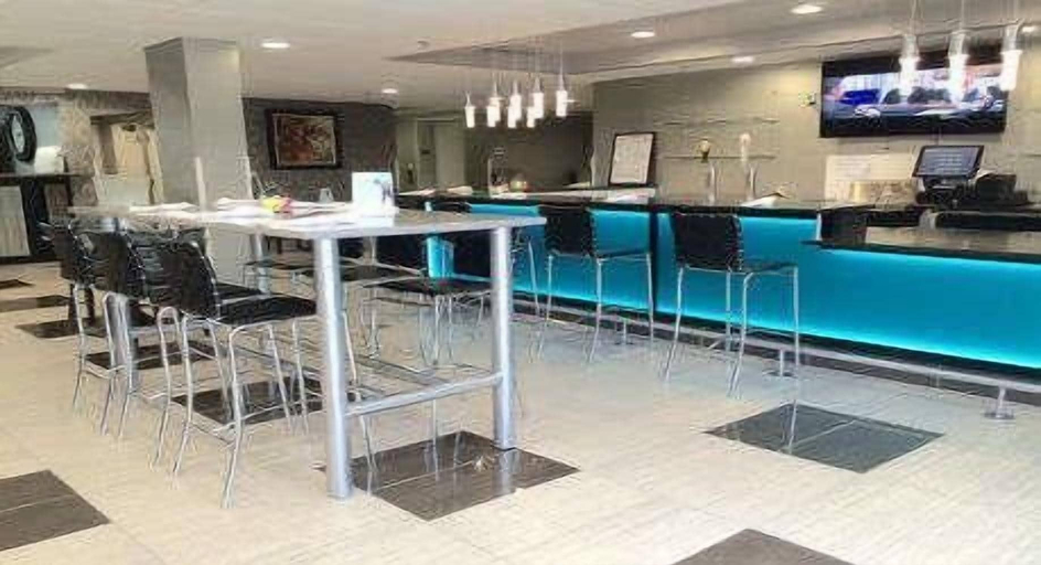 Food & Drinks 5, Wyndham Garden Charlotte Airport Southeast, Mecklenburg