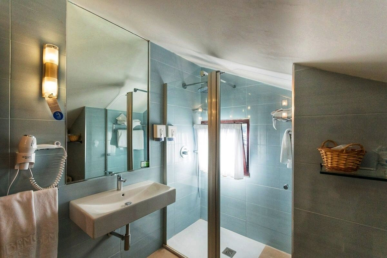 Bathroom 4, Hotel Bemón Playa, Cantabria