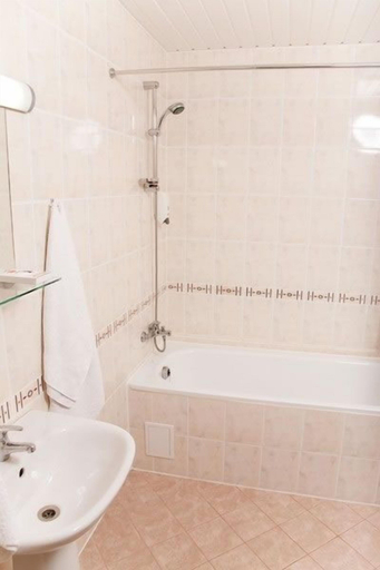 Bathroom 3, Hotel Yes, Narva-Jõesuu