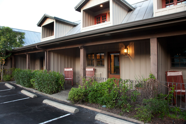Exterior & Views 2, The Winchester Lodge, Gillespie