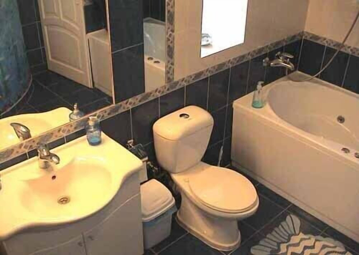 Bathroom 4, Odelana Apartments, Odes'ka