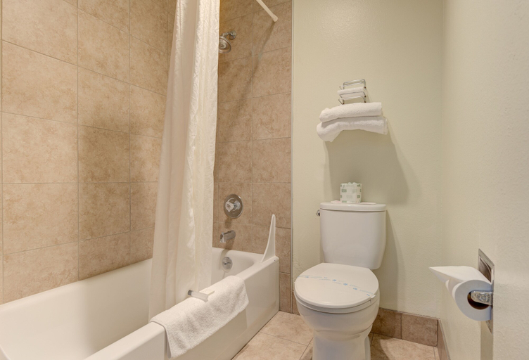 Bathroom 3, Redmond Inn, Deschutes