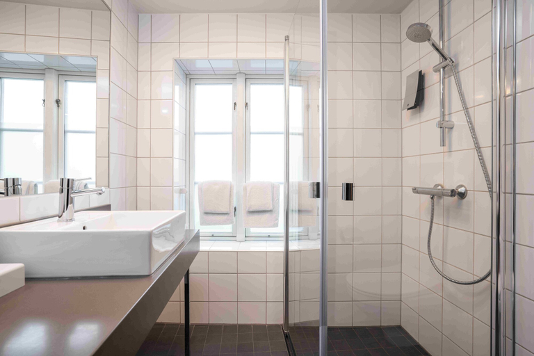 Bathroom 4, Thon Hotel Kristiansund, Kristiansund