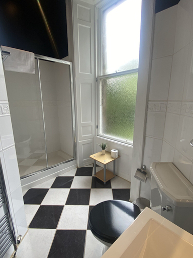 Bathroom 3, Regent House Hotel, Edinburgh