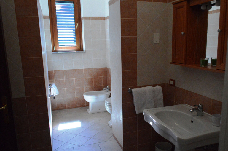 Bathroom 3, Il Casale Sorrento, Napoli