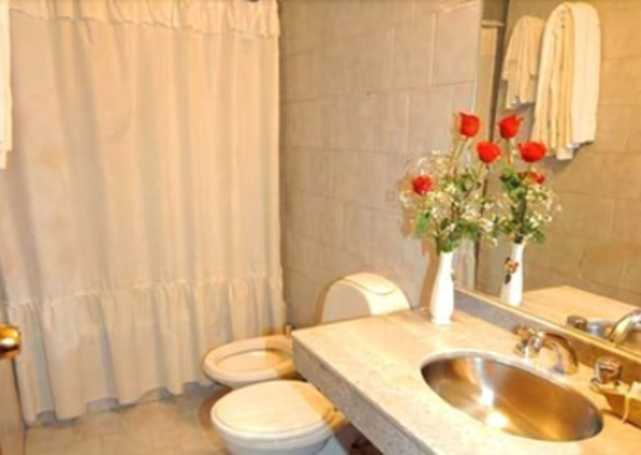 Bathroom 5, Hotel Carollo, Capital