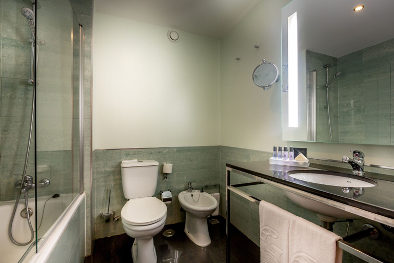 Bathroom 5, Vila Gale Cerro Alagoa Resort Hotel, Albufeira